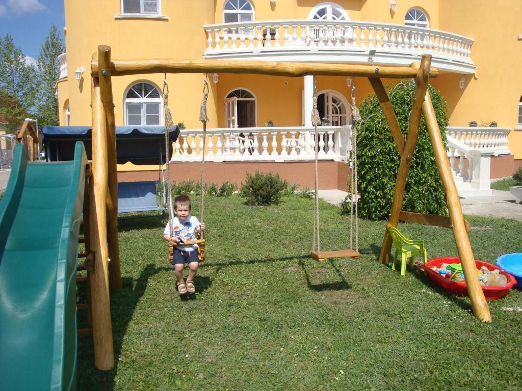 Kastély Panzió Hajdúszoboszló Exterior foto