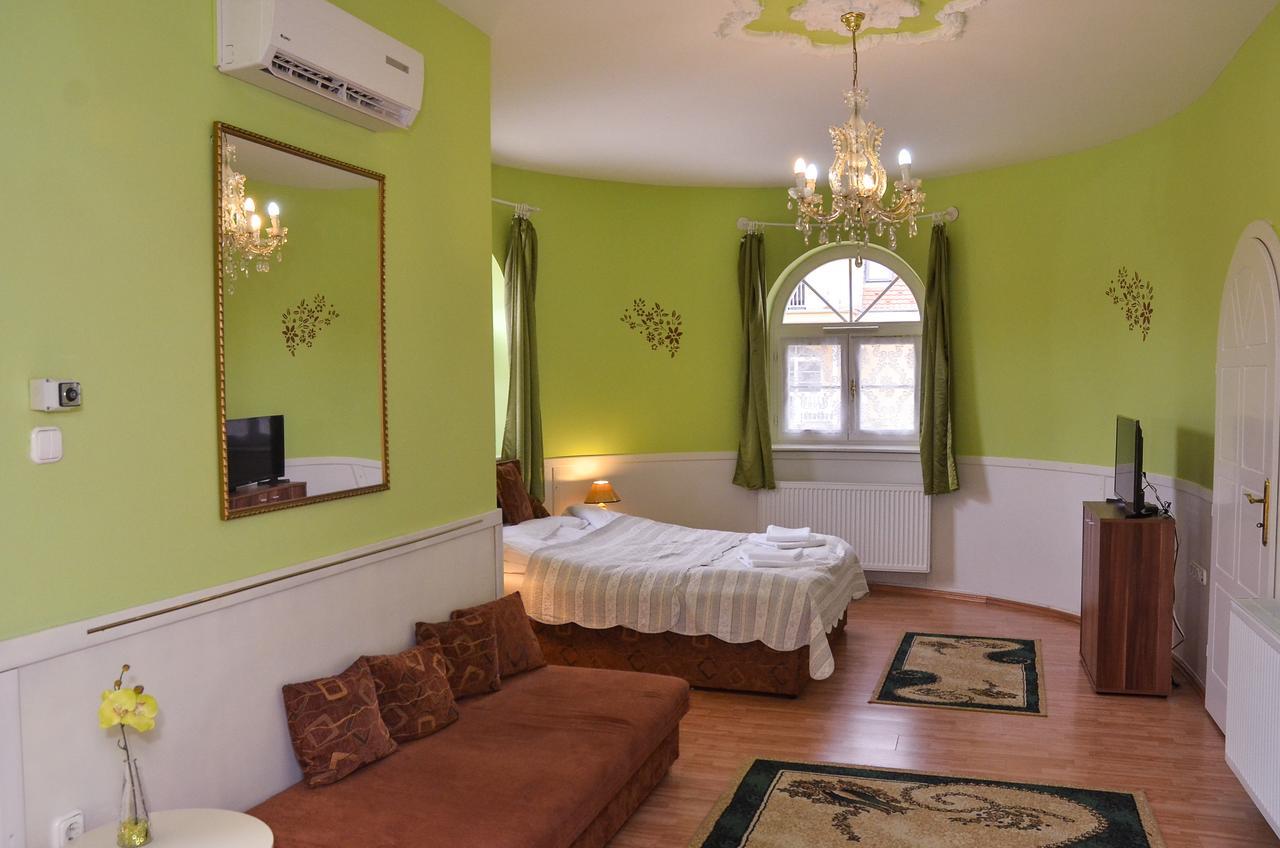 Kastély Panzió Hajdúszoboszló Exterior foto