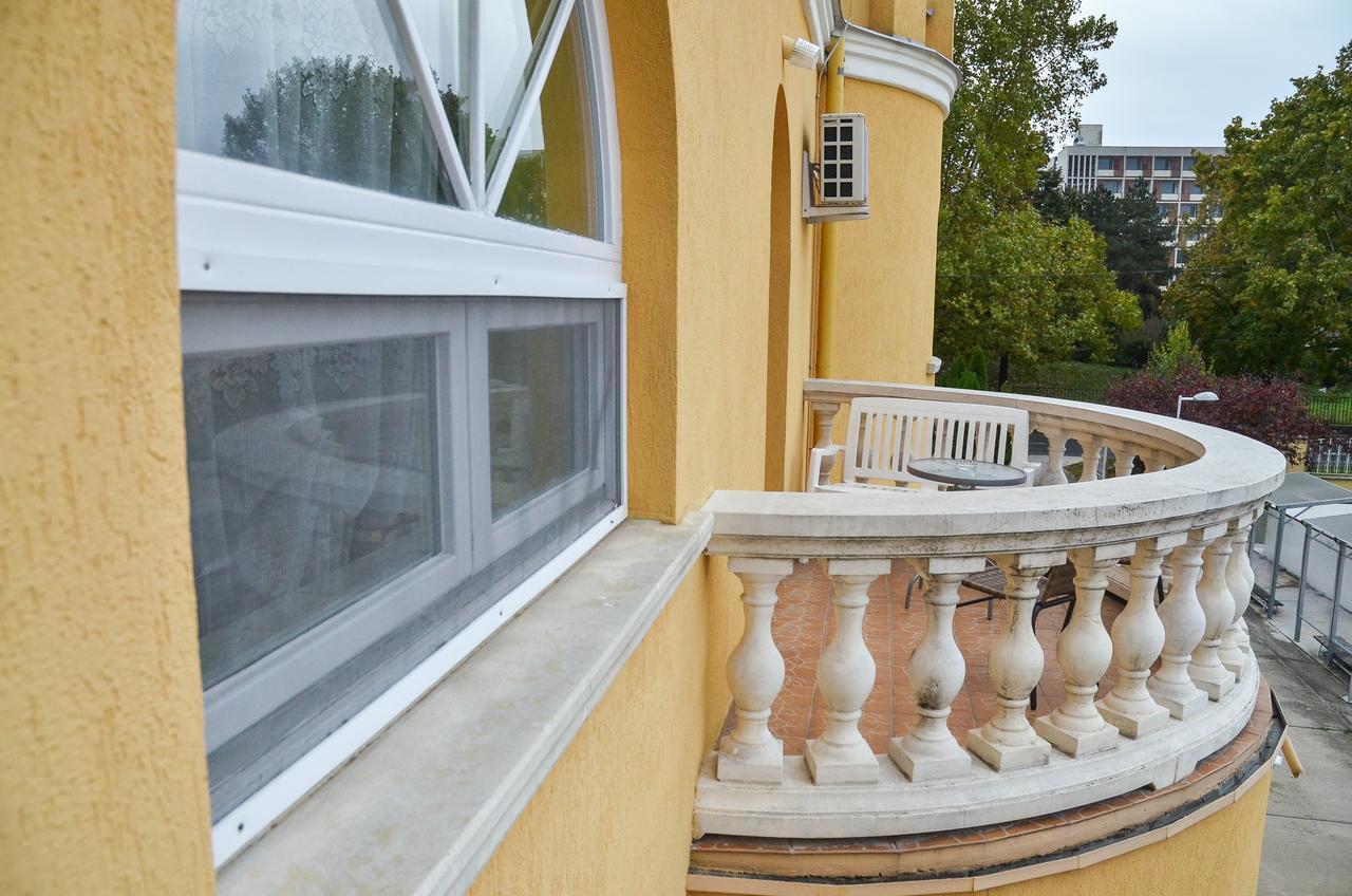 Kastély Panzió Hajdúszoboszló Exterior foto