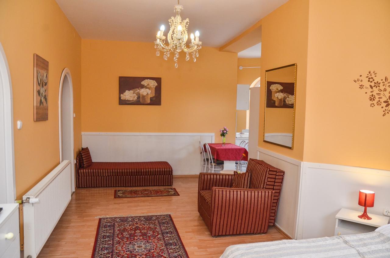 Kastély Panzió Hajdúszoboszló Exterior foto