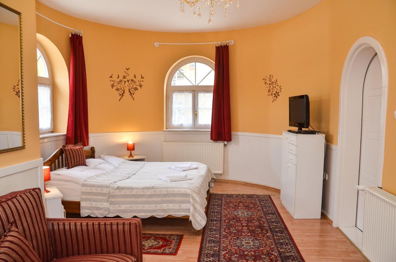 Kastély Panzió Hajdúszoboszló Exterior foto