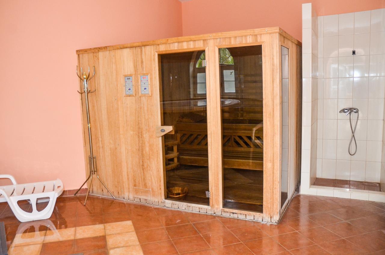 Kastély Panzió Hajdúszoboszló Exterior foto
