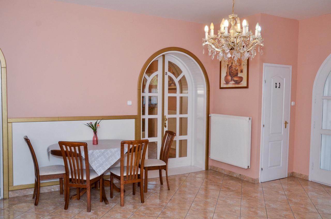 Kastély Panzió Hajdúszoboszló Exterior foto
